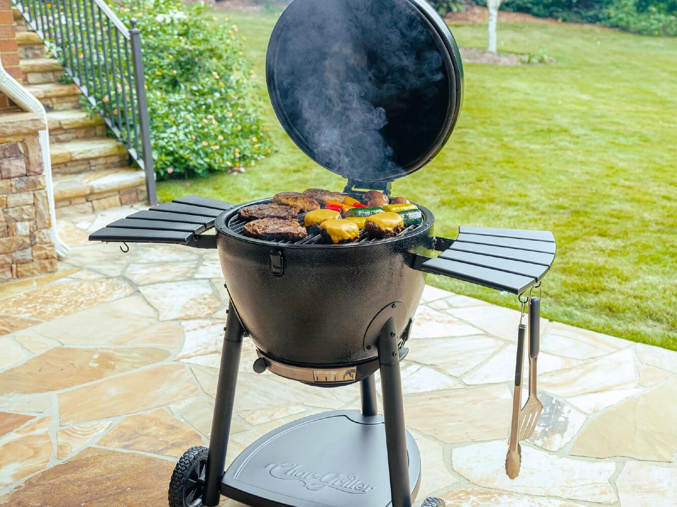 Char-Griller Akorn Kamado