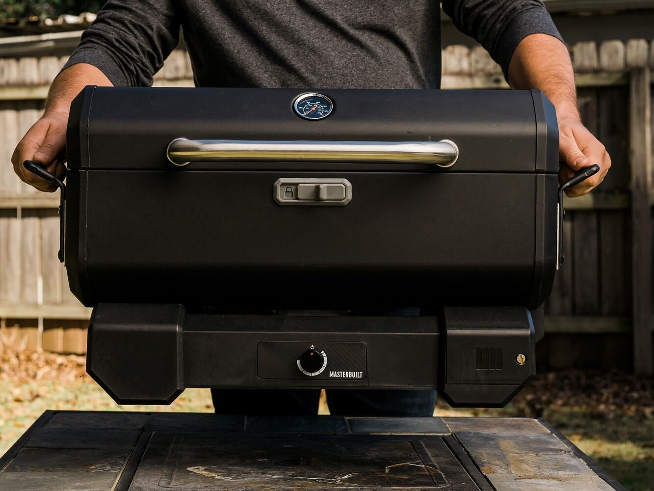 Barbecue et Fumoir au Charbon Portable Masterbuilt